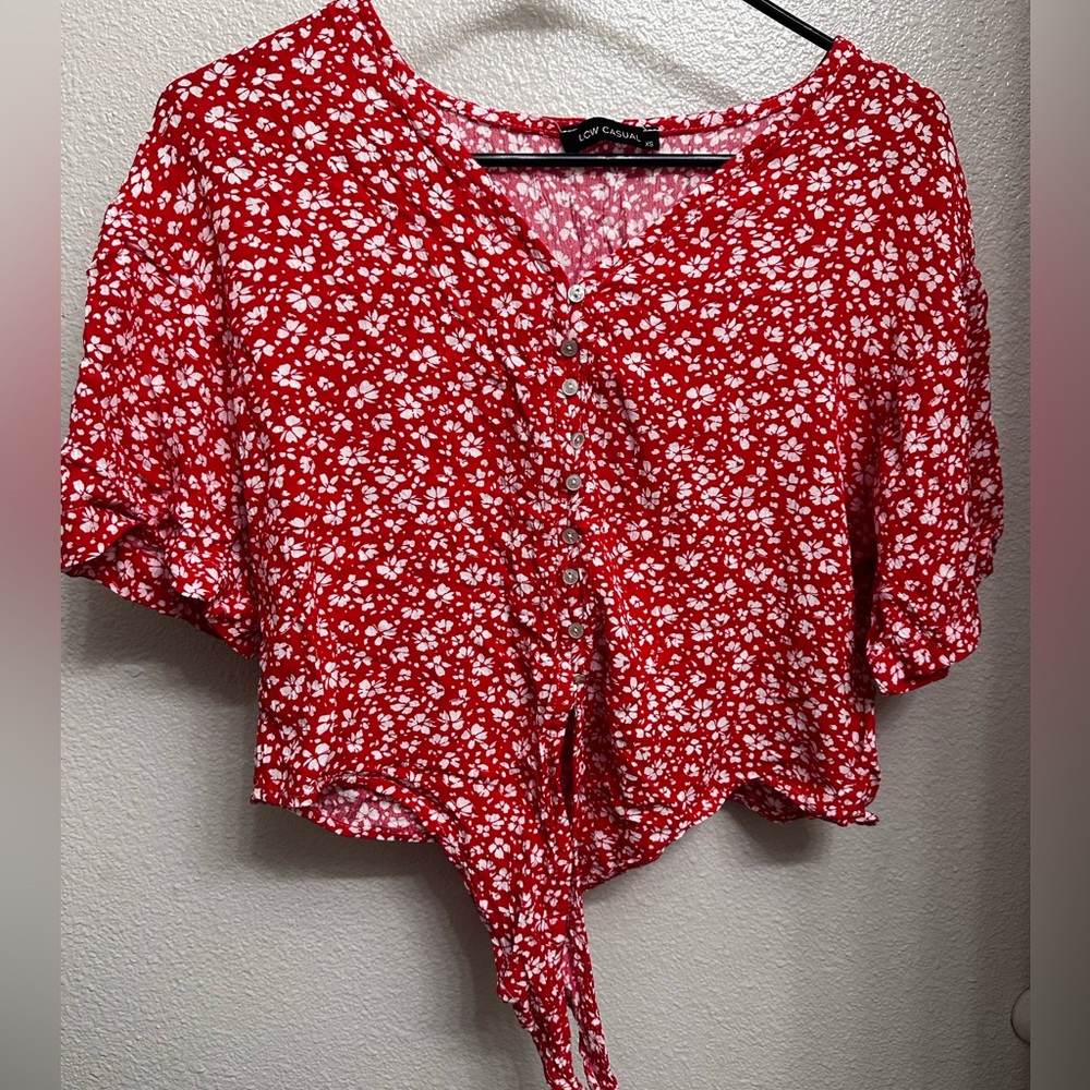 LC Waikiki Red Floral Button-Up Front-Tie Crop Top